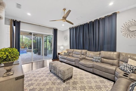 House in Lakewood Ranch, Florida 5 bedrooms, 522.48 sq.m. № 1915555 - photo 17