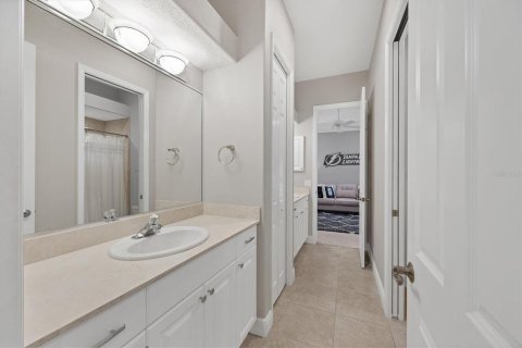 House in Lakewood Ranch, Florida 5 bedrooms, 522.48 sq.m. № 1915555 - photo 25