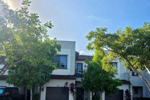 Adosado en venta en Miami, Florida, 3 dormitorios, 158.31 m2 № 2428338 - foto 2