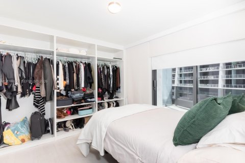 Condominio en venta en Miami, Florida, 1 dormitorio, 77.02 m2 № 2168619 - foto 14