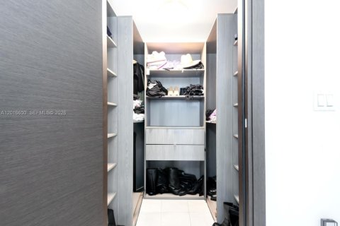 Condominio en venta en Miami, Florida, 1 dormitorio, 77.02 m2 № 2168619 - foto 16