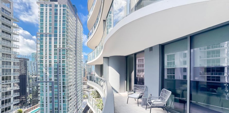 Condominio en Miami, Florida, 1 dormitorio  № 2168619