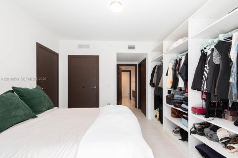 Condominio en venta en Miami, Florida, 1 dormitorio, 77.02 m2 № 2168619 - foto 15