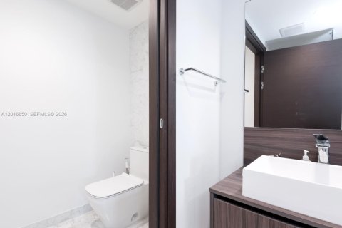 Condominio en venta en Miami, Florida, 1 dormitorio, 77.02 m2 № 2168619 - foto 20