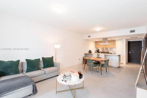 Condominio en venta en Miami, Florida, 1 dormitorio, 77.02 m2 № 2168619 - foto 11