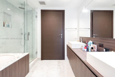 Condominio en venta en Miami, Florida, 1 dormitorio, 77.02 m2 № 2168619 - foto 19