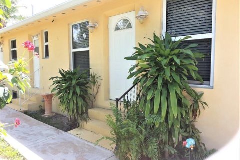 House in Hollywood, Florida 2 bedrooms, 143.07 sq.m. № 2083929