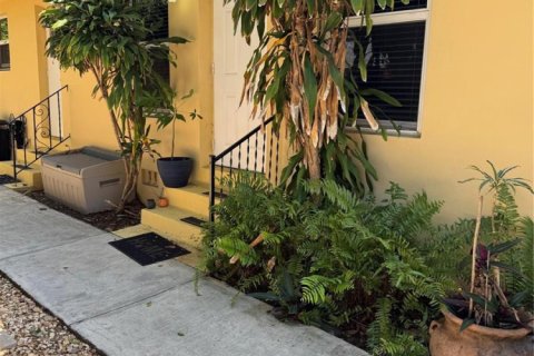House in Hollywood, Florida 2 bedrooms, 143.07 sq.m. № 2083929 - photo 4