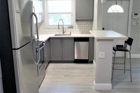 House in Hollywood, Florida 2 bedrooms, 143.07 sq.m. № 2083929 - photo 6
