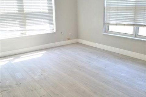 House in Hollywood, Florida 2 bedrooms, 143.07 sq.m. № 2083929 - photo 8