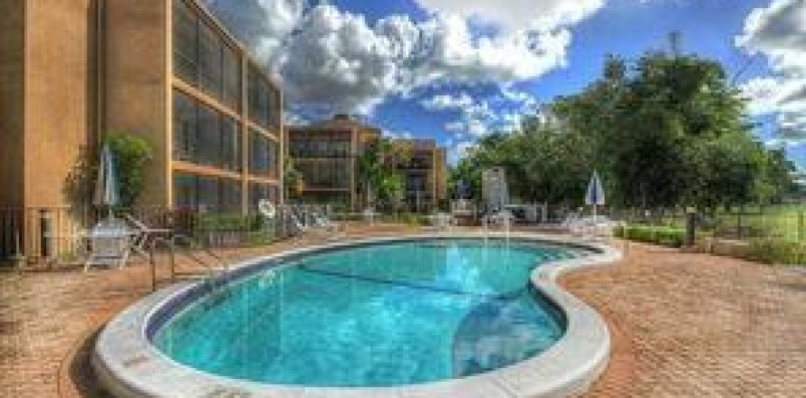 Condo in Hollywood, Florida, 2 bedrooms № 1034039