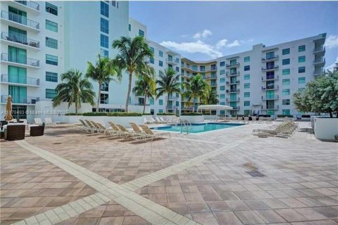 Condominio en venta en Hollywood, Florida, 2 dormitorios, 103.59 m2 № 1981073 - foto 21