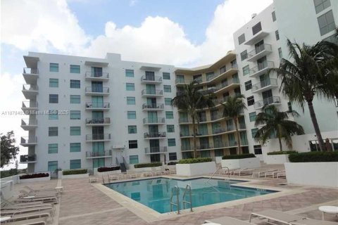 Condominio en venta en Hollywood, Florida, 2 dormitorios, 103.59 m2 № 1981073 - foto 25