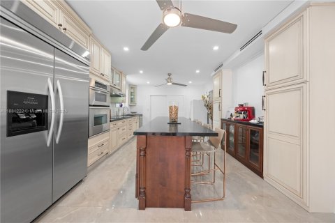 Casa en venta en Miami, Florida, 5 dormitorios, 228.08 m2 № 1925297 - foto 17