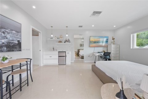 Casa en venta en Miami, Florida, 5 dormitorios, 228.08 m2 № 1925297 - foto 6