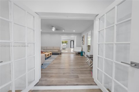 Casa en venta en Miami, Florida, 5 dormitorios, 228.08 m2 № 1925297 - foto 5