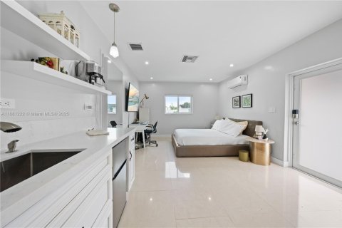 Casa en venta en Miami, Florida, 5 dormitorios, 228.08 m2 № 1925297 - foto 19