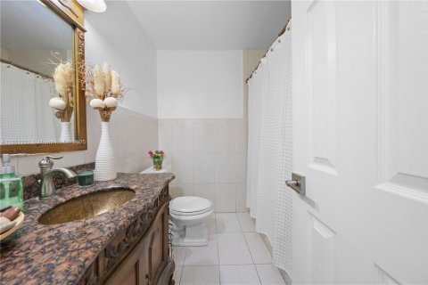 Casa en venta en Miami, Florida, 5 dormitorios, 228.08 m2 № 1925297 - foto 26