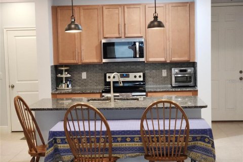 Townhouse in LAKESHORE in Lutz, Florida 3 bedrooms, 175.4 sq.m. № 2212657 - photo 8