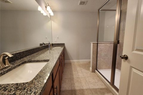 Townhouse in LAKESHORE in Lutz, Florida 3 bedrooms, 175.4 sq.m. № 2212657 - photo 14