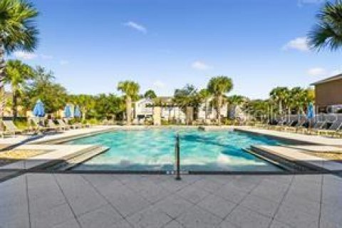 Townhouse in LAKESHORE in Lutz, Florida 3 bedrooms, 175.4 sq.m. № 2212657 - photo 25