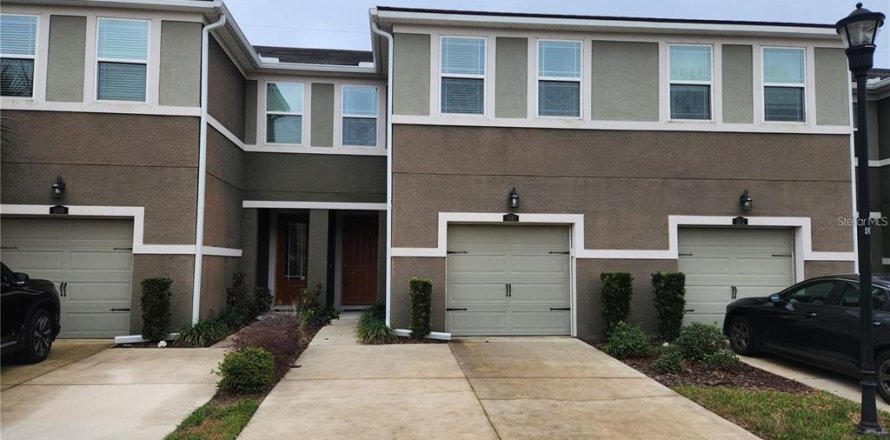 Townhouse in LAKESHORE in Lutz, Florida 3 bedrooms, 175.4 sq.m. № 2212657