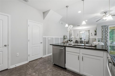 Touwnhouse à vendre à Tampa, Floride: 3 chambres, 188.96 m2 № 2298471 - photo 20