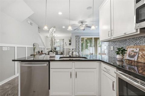 Touwnhouse à vendre à Tampa, Floride: 3 chambres, 188.96 m2 № 2298471 - photo 21