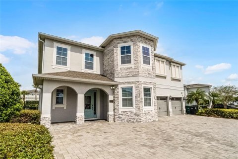 House in Kissimmee, Florida 11 bedrooms, 510.59 sq.m. № 1593371 - photo 3