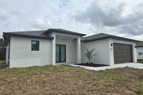 Villa ou maison à vendre à Lehigh Acres, Floride: 3 chambres, 145.11 m2 № 1999373 - photo 3