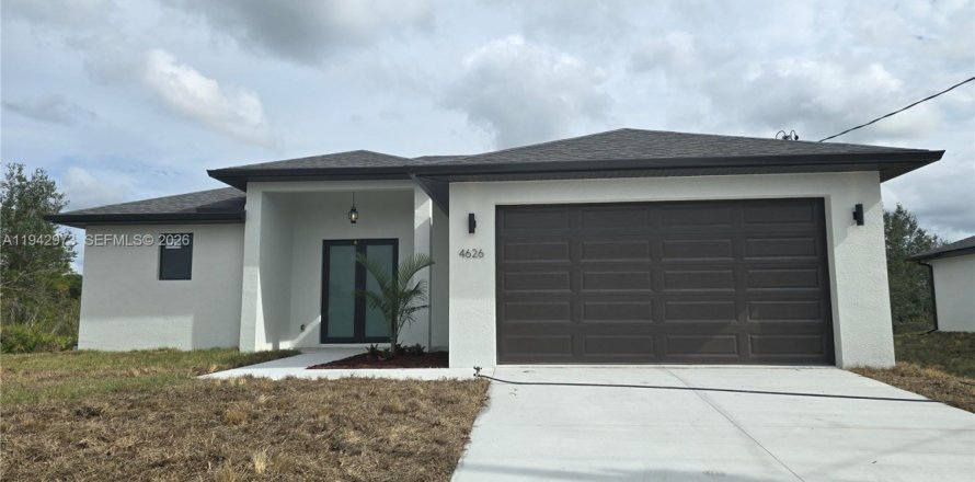Villa ou maison à Lehigh Acres, Floride 3 chambres, 145.11 m2 № 1999373