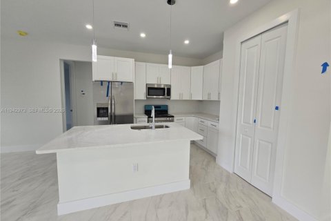 Villa ou maison à vendre à Lehigh Acres, Floride: 3 chambres, 145.11 m2 № 1999373 - photo 8