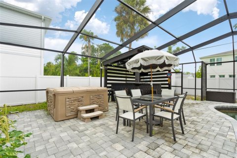 House in Tampa, Florida 3 bedrooms, 164.44 sq.m. № 2230189 - photo 30