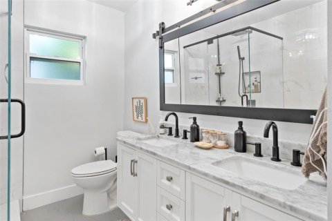 House in Tampa, Florida 3 bedrooms, 164.44 sq.m. № 2230189 - photo 20