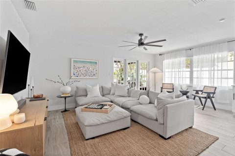 House in Tampa, Florida 3 bedrooms, 164.44 sq.m. № 2230189 - photo 10