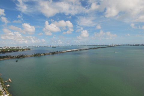 Apartment in Miami, Florida 2 bedrooms, 105.63 sq.m. № 1994299 - photo 12