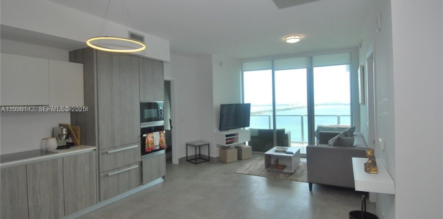 Apartment in Miami, Florida 2 bedrooms, 105.63 sq.m. № 1994299