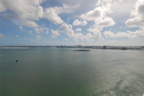 Apartment in Miami, Florida 2 bedrooms, 105.63 sq.m. № 1994299 - photo 13