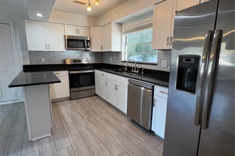 Villa ou maison à louer à Tampa, Floride: 3 chambres, 129.88 m2 № 2122384 - photo 2