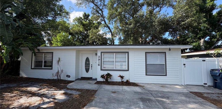 Villa ou maison à Tampa, Floride 3 chambres, 129.88 m2 № 2122384