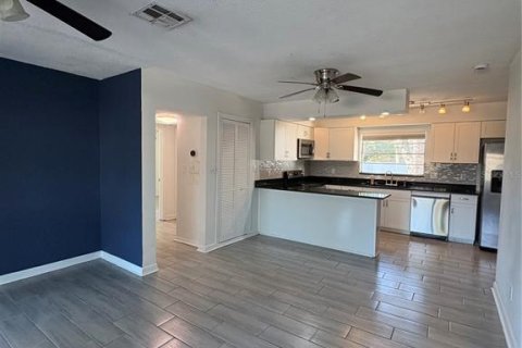Villa ou maison à louer à Tampa, Floride: 3 chambres, 129.88 m2 № 2122384 - photo 6