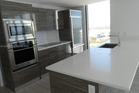 Condominio en alquiler en Miami, Florida, 2 dormitorios, 121.79 m2 № 2009547 - foto 18