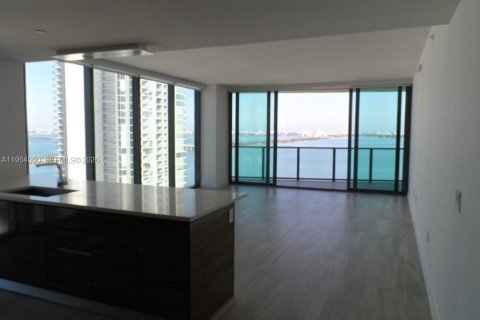 Condominio en alquiler en Miami, Florida, 2 dormitorios, 121.79 m2 № 2009547 - foto 16