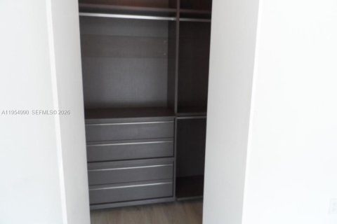 Condominio en alquiler en Miami, Florida, 2 dormitorios, 121.79 m2 № 2009547 - foto 28