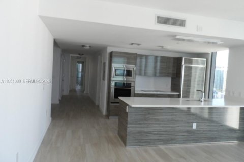 Condominio en alquiler en Miami, Florida, 2 dormitorios, 121.79 m2 № 2009547 - foto 12