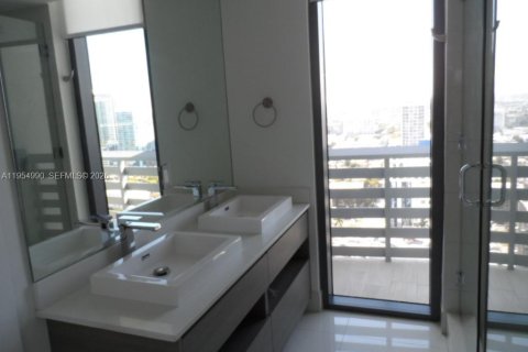 Condominio en alquiler en Miami, Florida, 2 dormitorios, 121.79 m2 № 2009547 - foto 29
