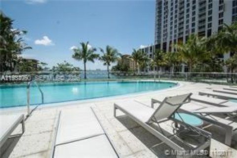 Condominio en alquiler en Miami, Florida, 2 dormitorios, 121.79 m2 № 2009547 - foto 3
