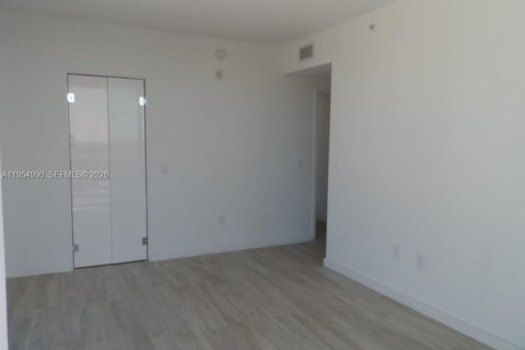 Condominio en alquiler en Miami, Florida, 2 dormitorios, 121.79 m2 № 2009547 - foto 26
