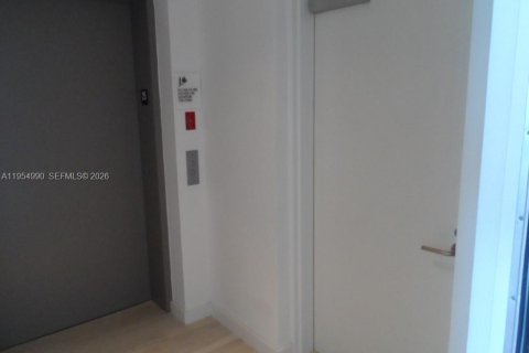 Condominio en alquiler en Miami, Florida, 2 dormitorios, 121.79 m2 № 2009547 - foto 24