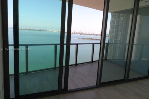 Condominio en alquiler en Miami, Florida, 2 dormitorios, 121.79 m2 № 2009547 - foto 9